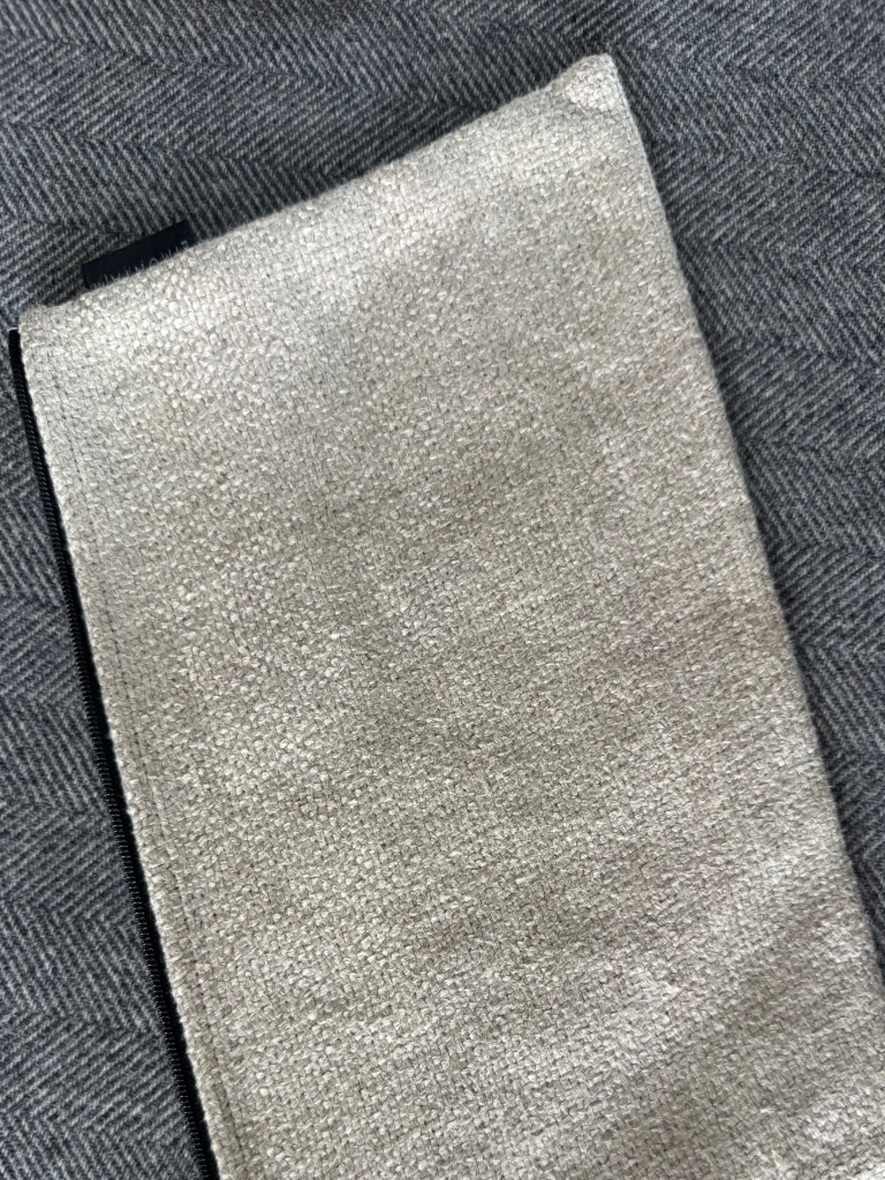 NWOT, LIMONATA, OATMEAL COLORED, TEXTURED LINEN ENVELOPE POUCH - FROM ITALY